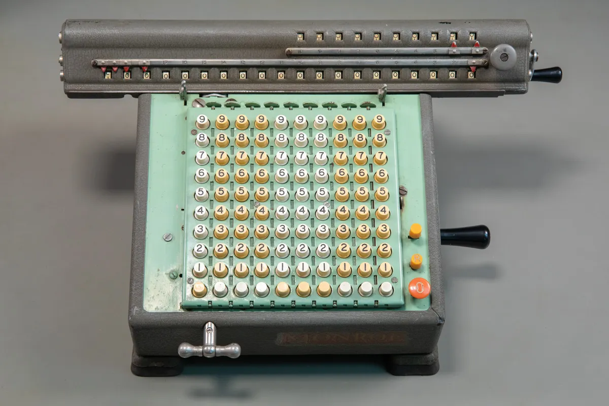 Monroe calculator from the front
